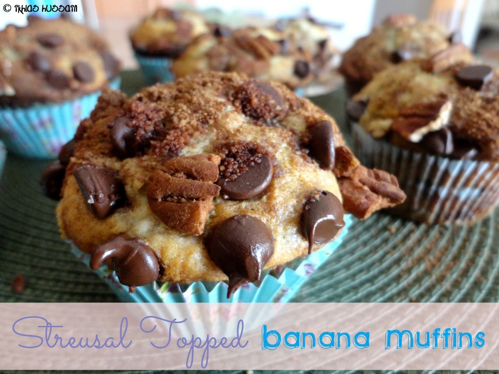 Streusal Topped Banana Muffins