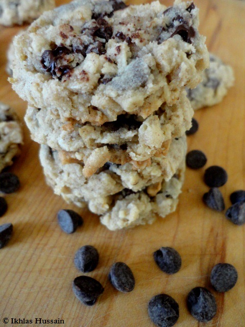 Chewy Oatmeal Chocolate Chip Cookies